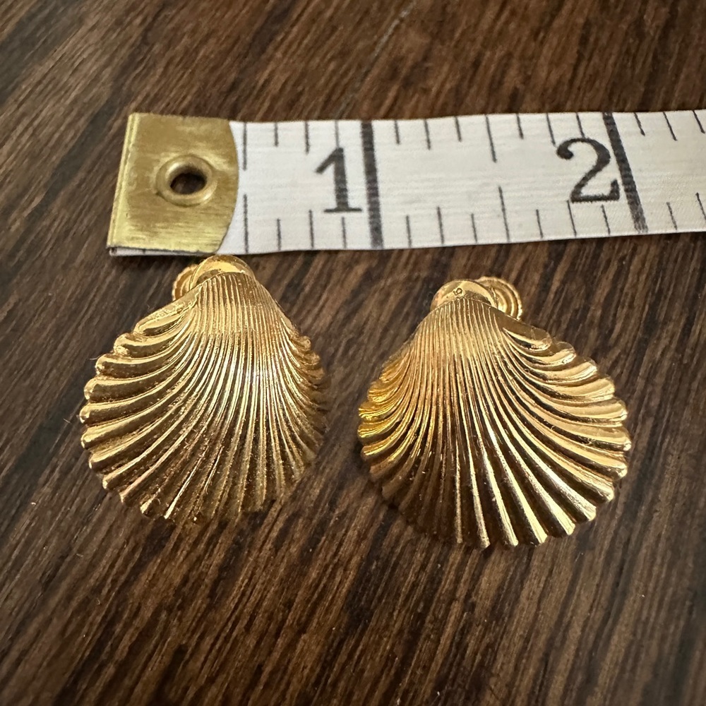 Gold Shell Earrings - image 3